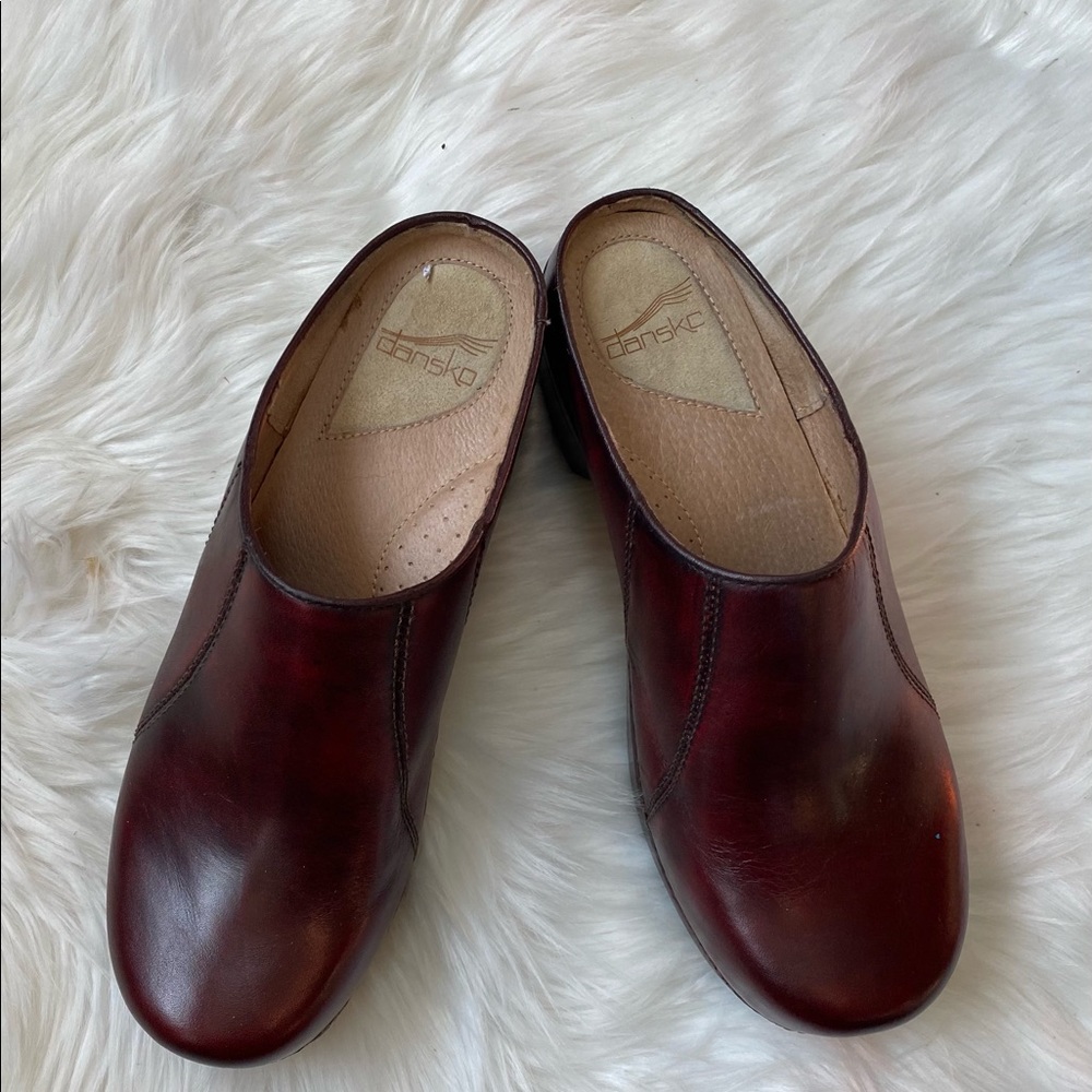Dansko Clogs Cordovan Top Stitch. Size 41/10.5